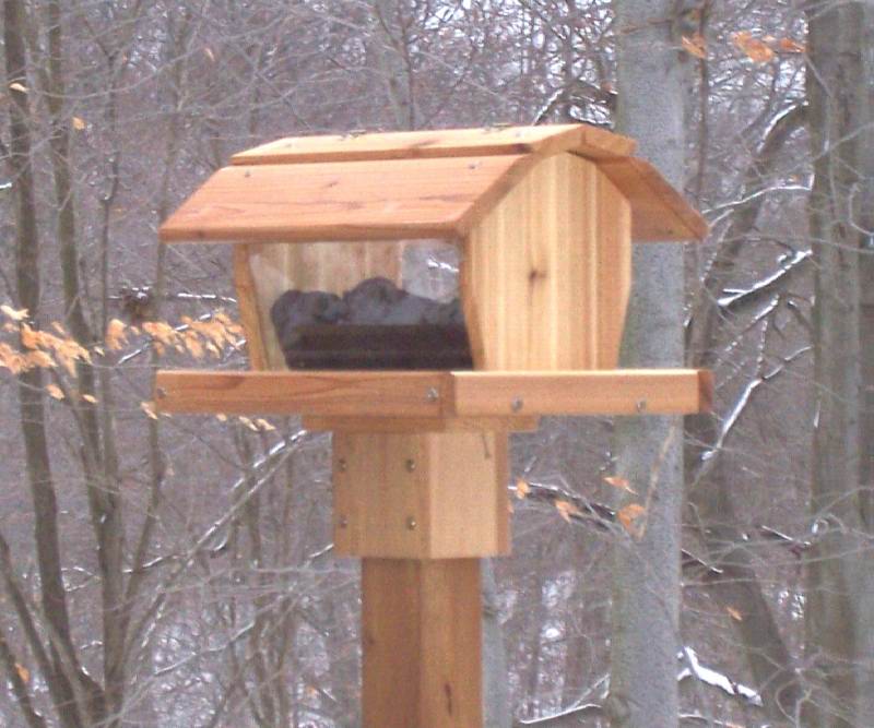 Stovall Wood 14# Large Barn Feeder